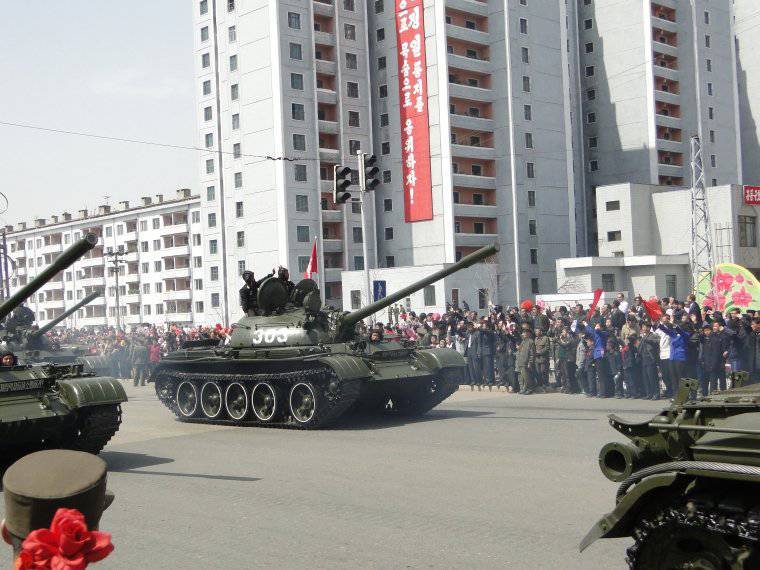 Военный парад в Пхеньяне