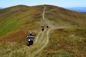 Мотоцикли на хребті