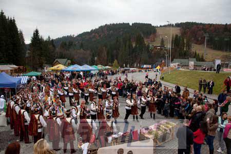На "Буковелі" відгуляли українське весілля