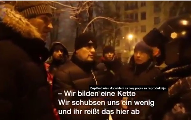 Поштовхаємося. Так треба : німецькі журналісти зняли розмову ударівця і Володимира Кличка з Беркутом