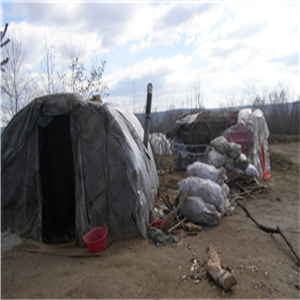 Святий Миколай завітав до дітей ромського табору біля Івано-Франківська 19.12.2013