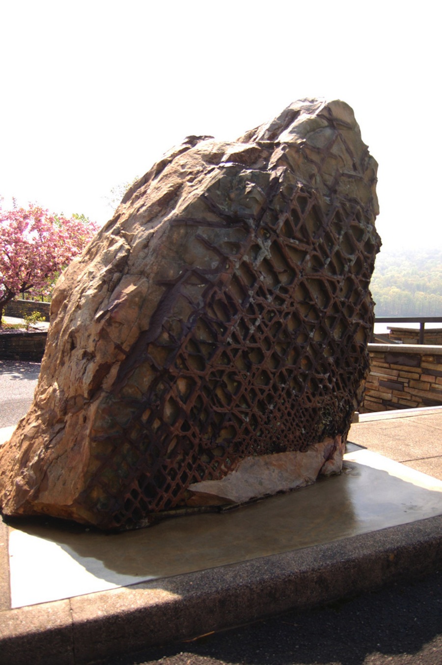 9 об'єктів і споруд, в походженні яких люди підозрюють інопланетян