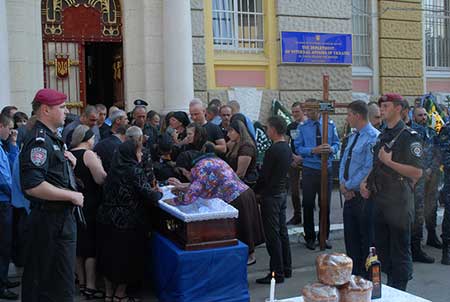 В Івано-Франківську відбулася громадська панахида за загиблим старшим сержантом міліції