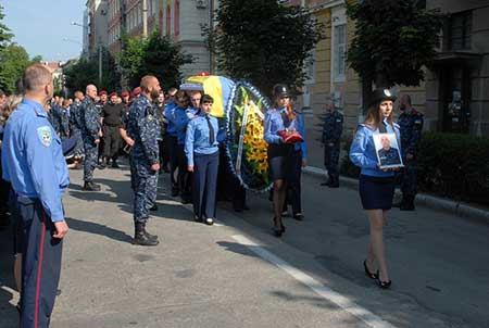 В Івано-Франківську відбулася громадська панахида за загиблим старшим сержантом міліції