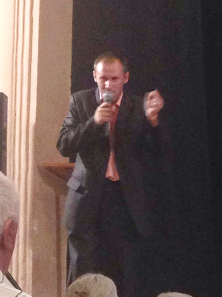 секта2_пастор Михайло.jpg