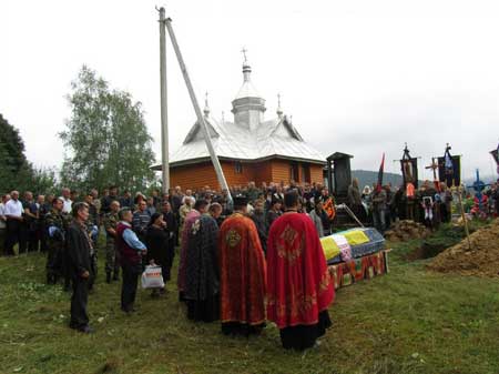 На Прикарпатті поховали загиблого у зоні АТО бійця батальйону 