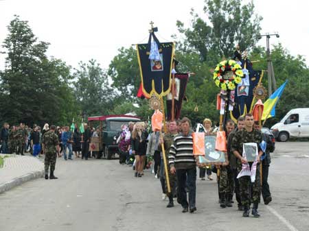 На Прикарпатті поховали загиблого у зоні АТО бійця батальйону 