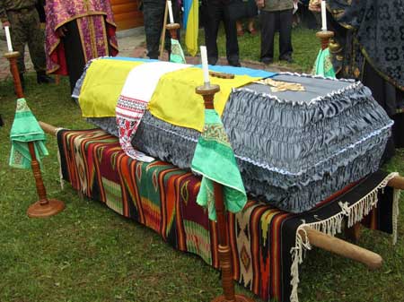 На Прикарпатті поховали загиблого у зоні АТО бійця батальйону 