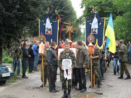 На Прикарпатті поховали загиблого у зоні АТО бійця батальйону 