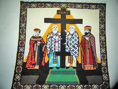 Жителька Івано-Франківська сплела спицями понад сотню ікон 