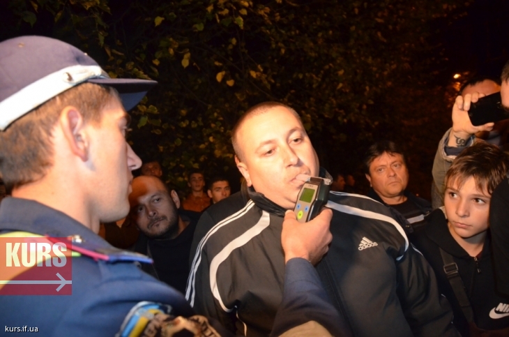 Майора, що сидів за кермом 