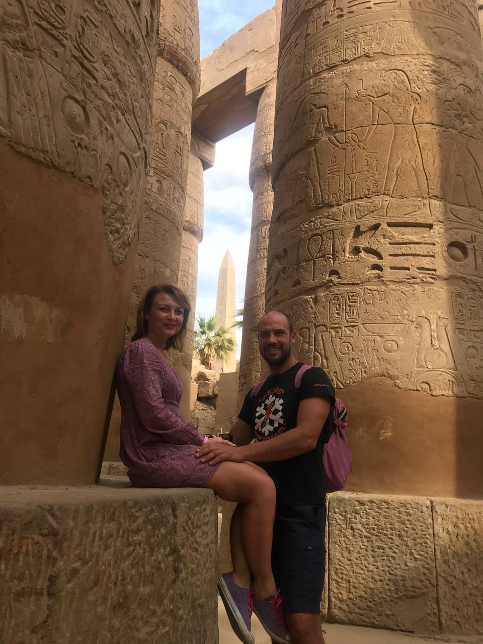 Світлана та Олег серед руїн Луксорського храму в Єгипті