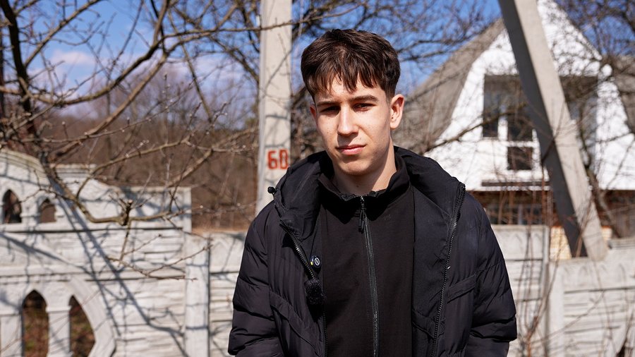 Однокласник Анелі Шкрумеляк Юрій Болотенюк