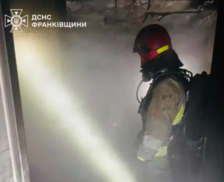 фото: з місця пожежі