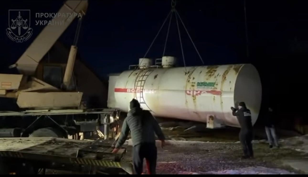 фото нелегальної АЗС