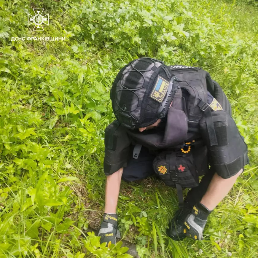 фото з місця знахідки боєприпасу