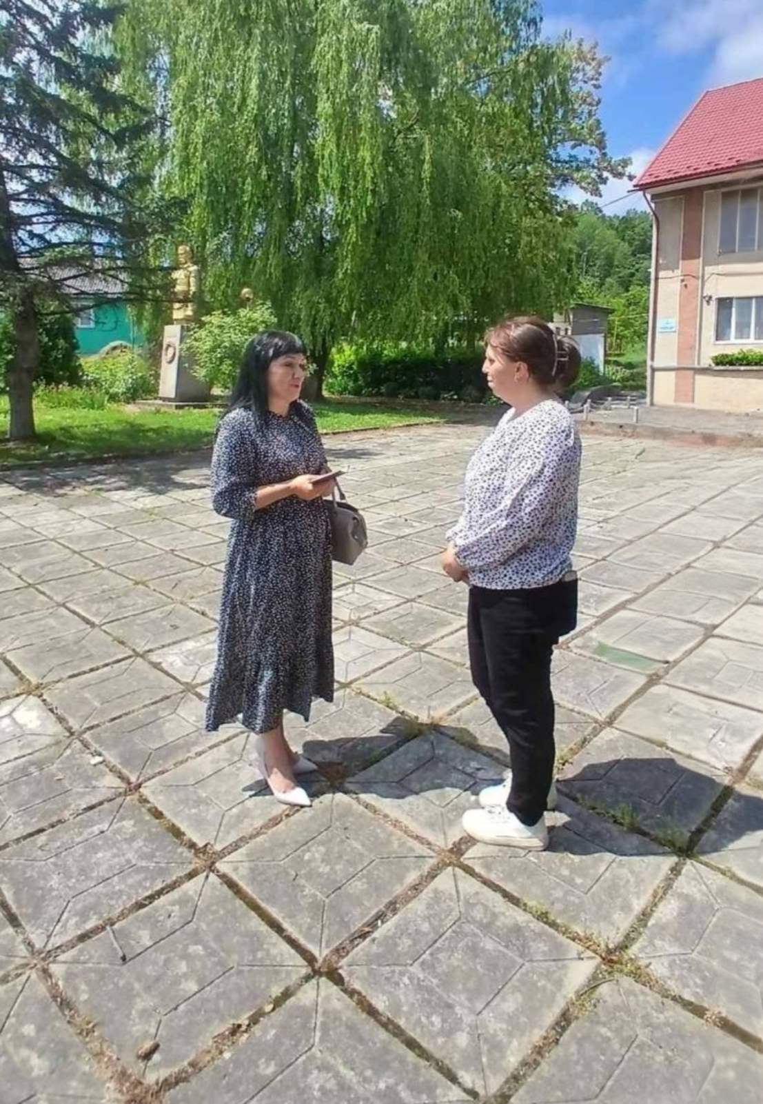 Фото з місця вручення
