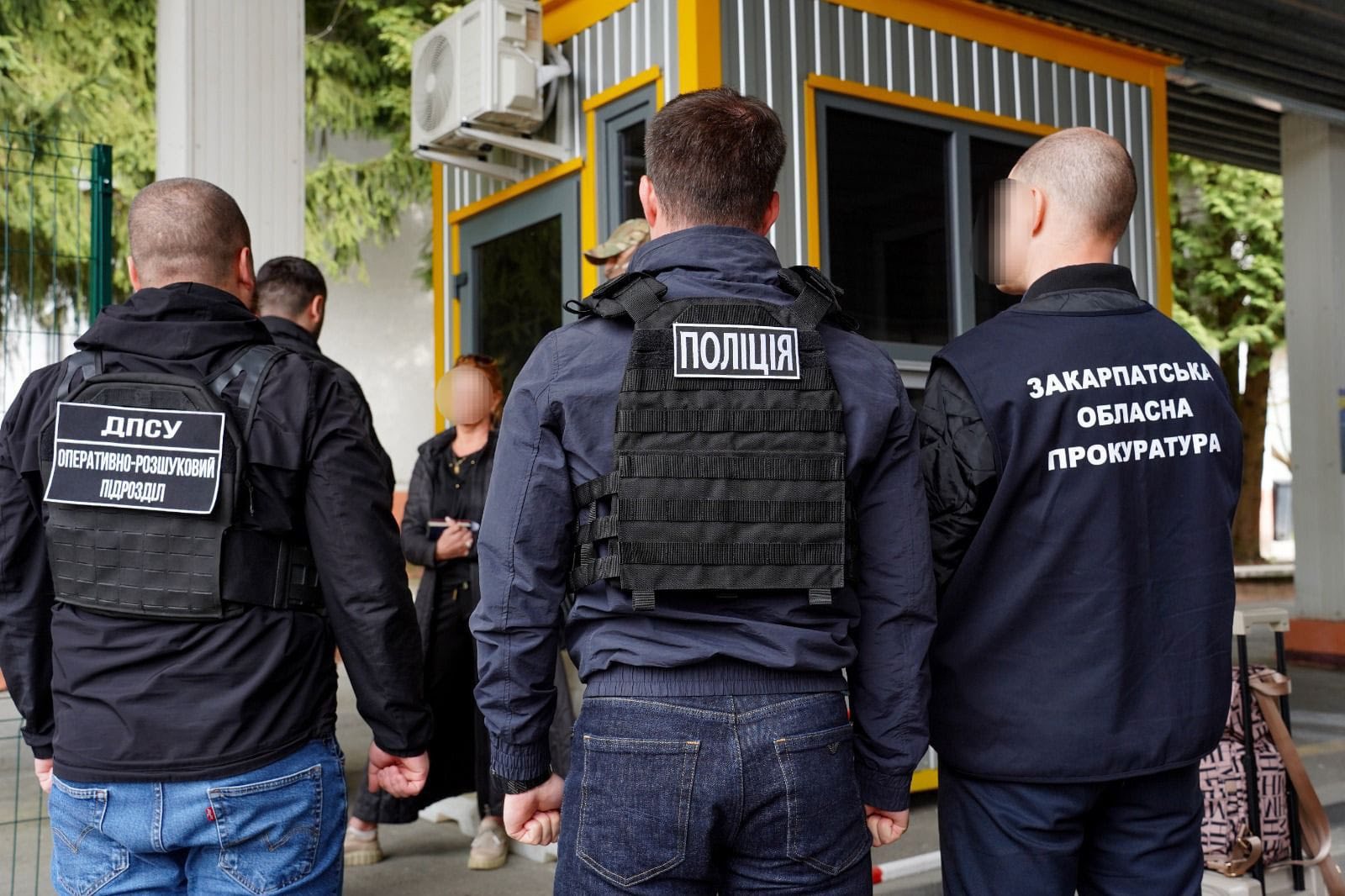 Фото з місця затримання