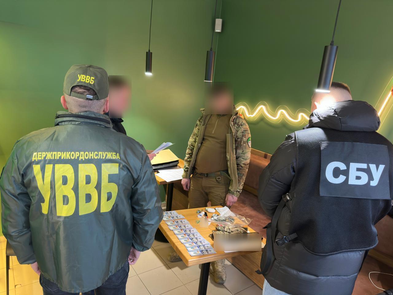 Фото з місця затримання